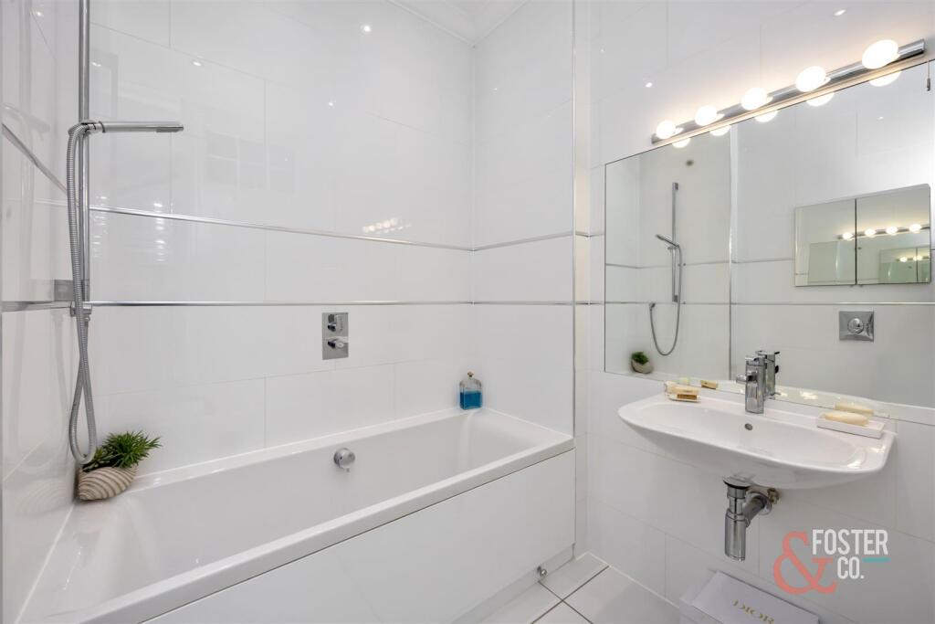 Barrowfield Lodge, Flat 1-005.jpg