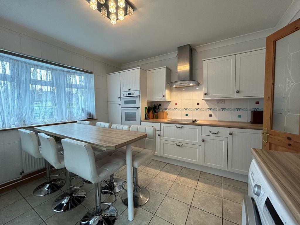 KITCHEN BREAKFAST ROOM