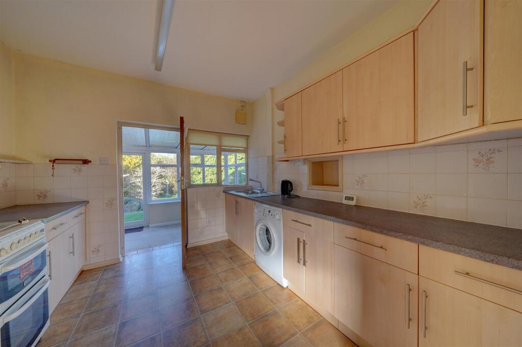 31 Hazelwood Close (8).jpg