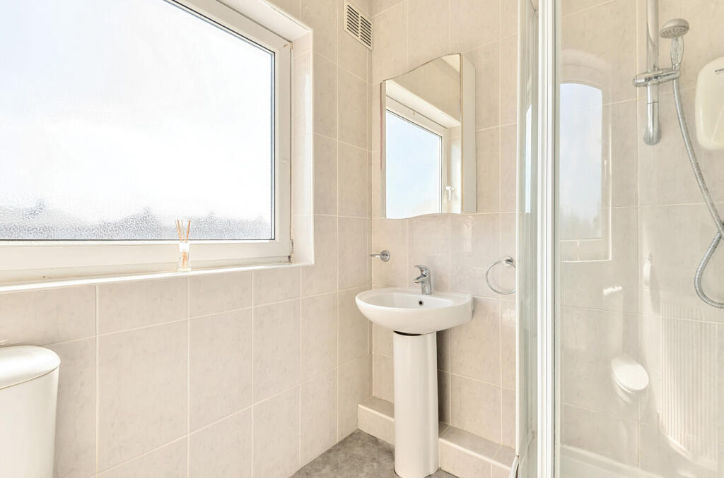 1297256-12-682d81...