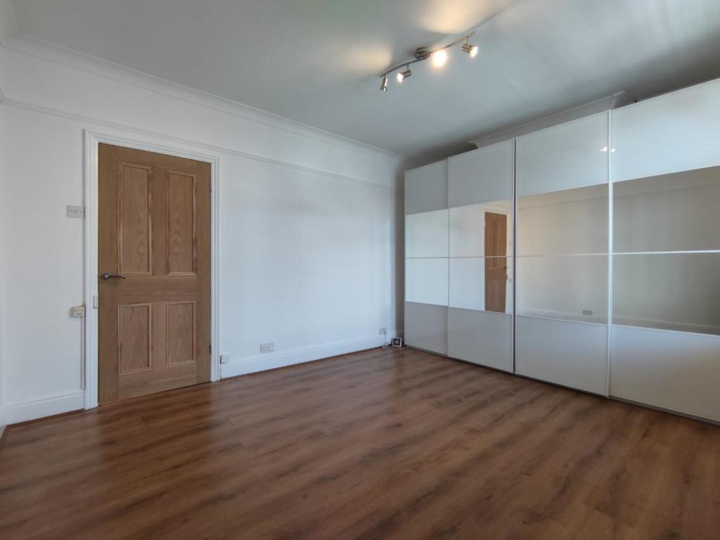 Bedroom Aspect 2