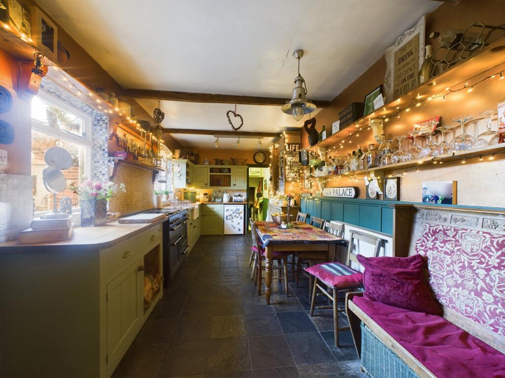 CAM02668G0-PR0026-STILL023