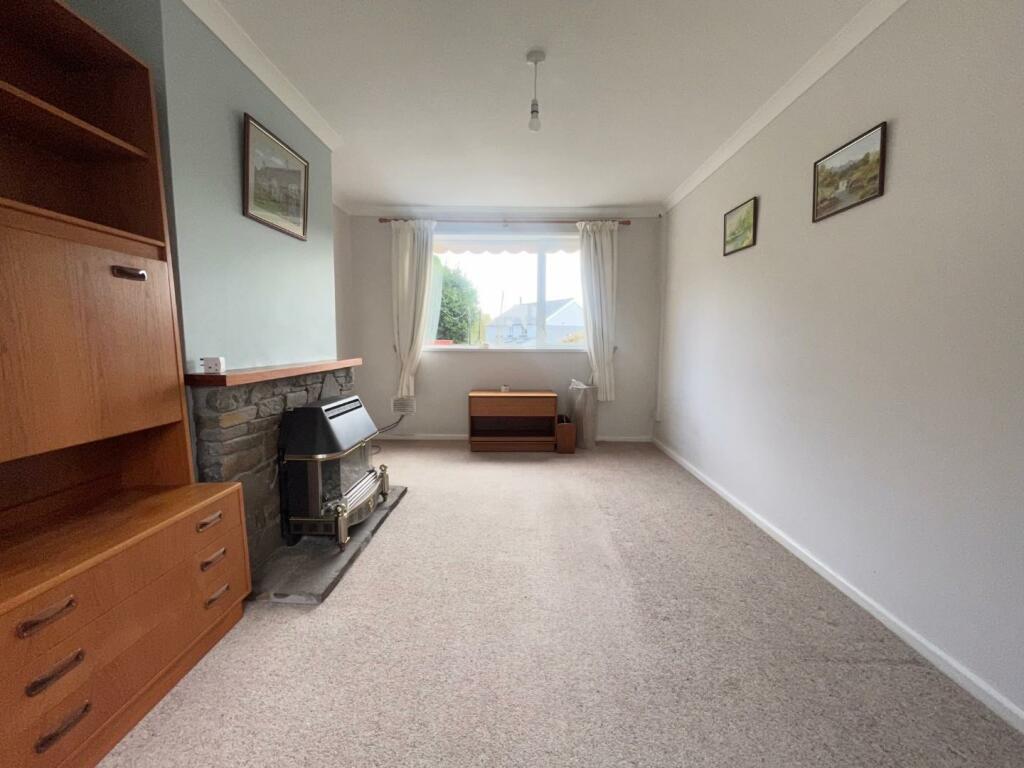 Living Room - Copy.jpg