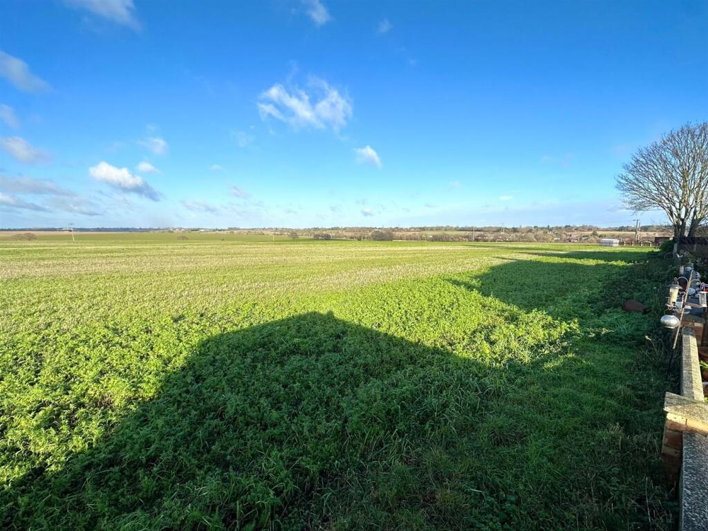 FARMLAND VIEWS FROM REAR GARDEN