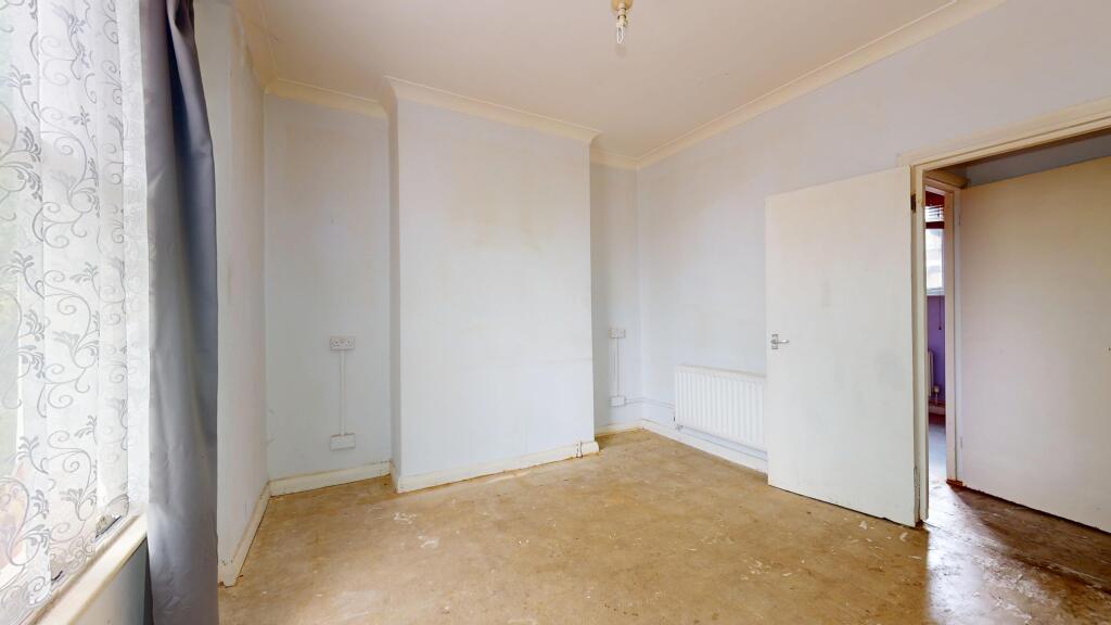 Flat A, 31 Buckingham Road, Islington, London, N1 4HY