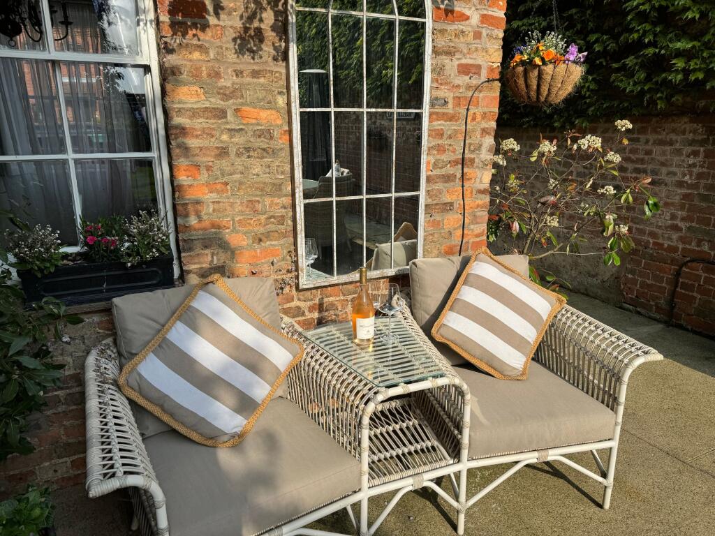 Garden, 12 High Street, Stilton