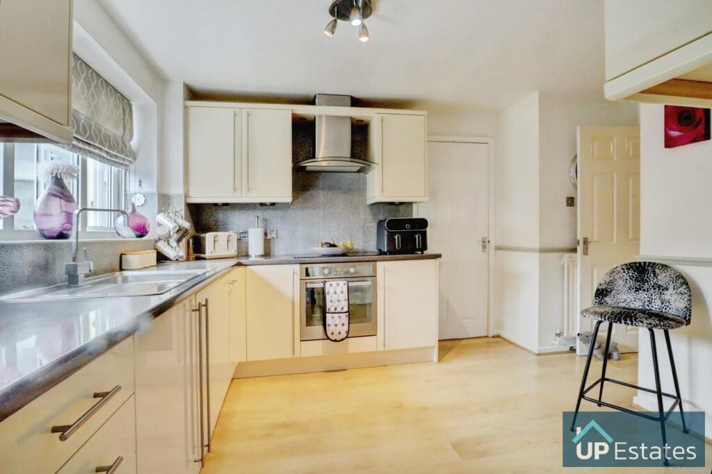 KITCHEN/BREAKFAST ROOM