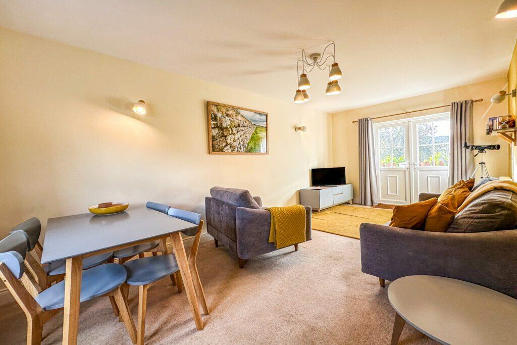The Waiting Room - Dining/Living Room