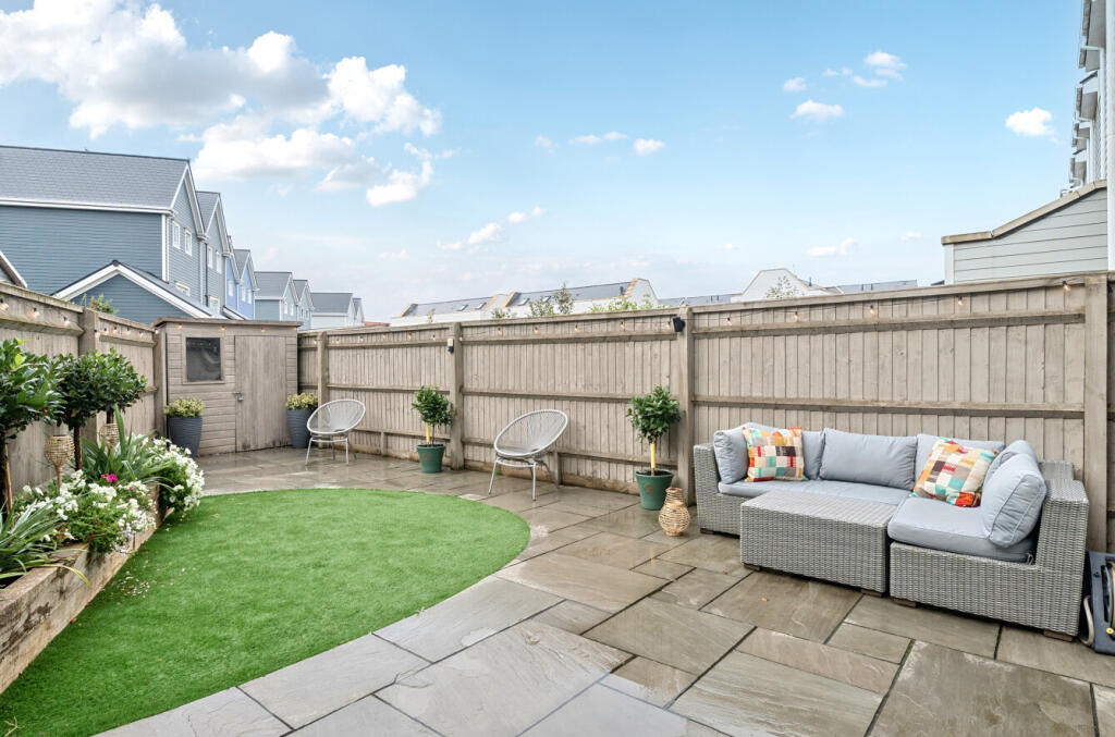 1348480-4-68b875c...