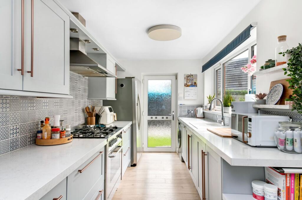 OPEN-PLAN DINING KITCHEN