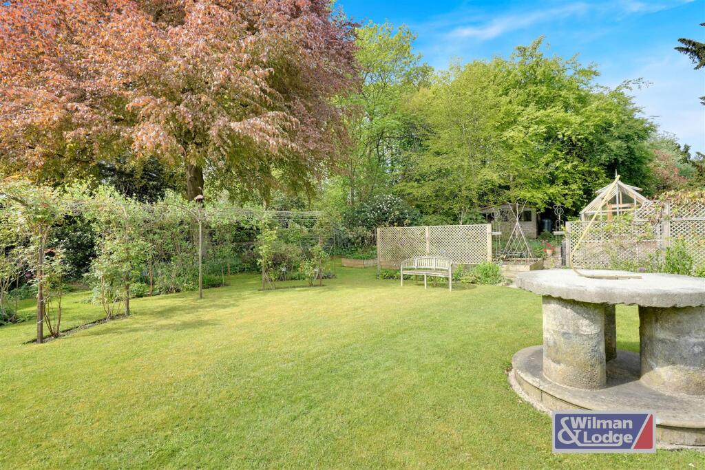 Four Double Bed Character Property in Steeton (3).