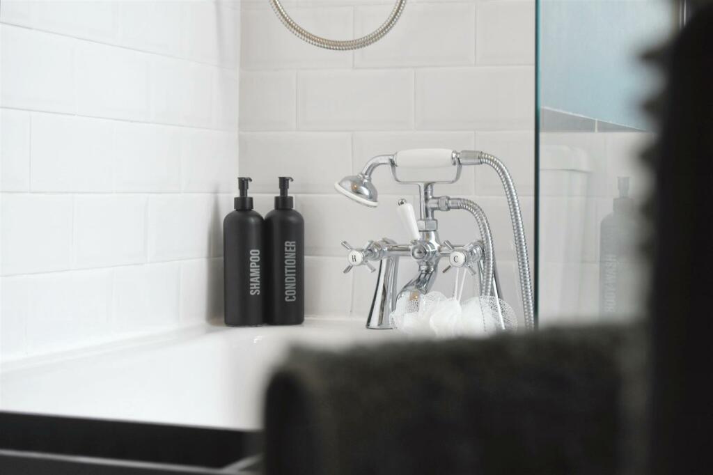 Bathroom Lifsetyle 1.JPG