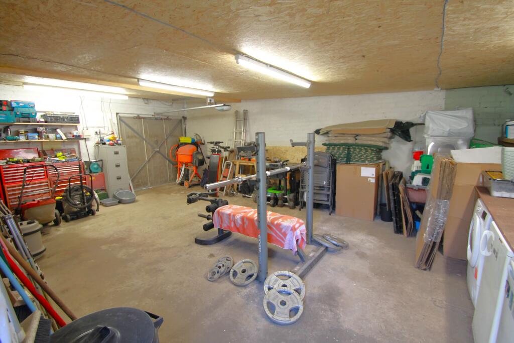 Garage/Workshop