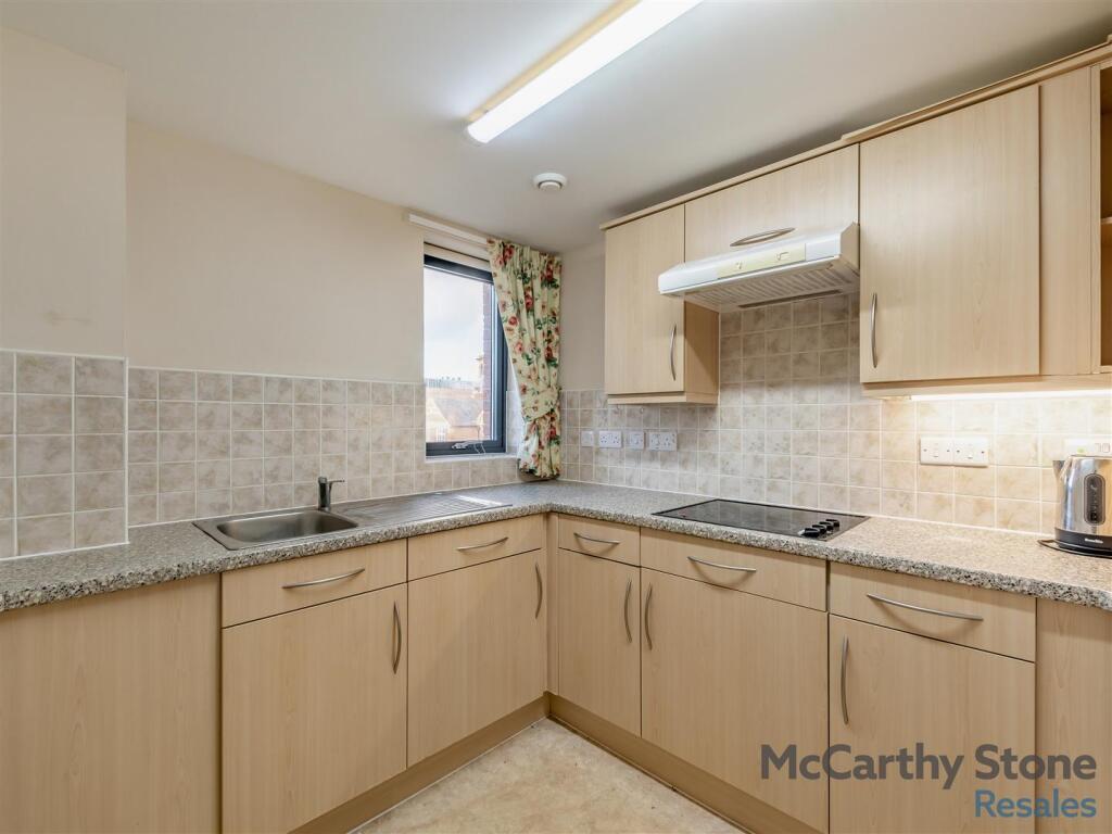 8674139-interior01.jpg