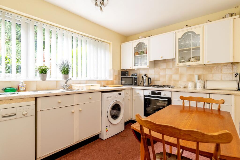 LIVING ROOM AND KITCHEN/DINER