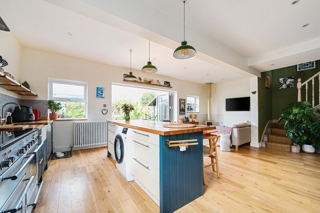 Kitchen Alt