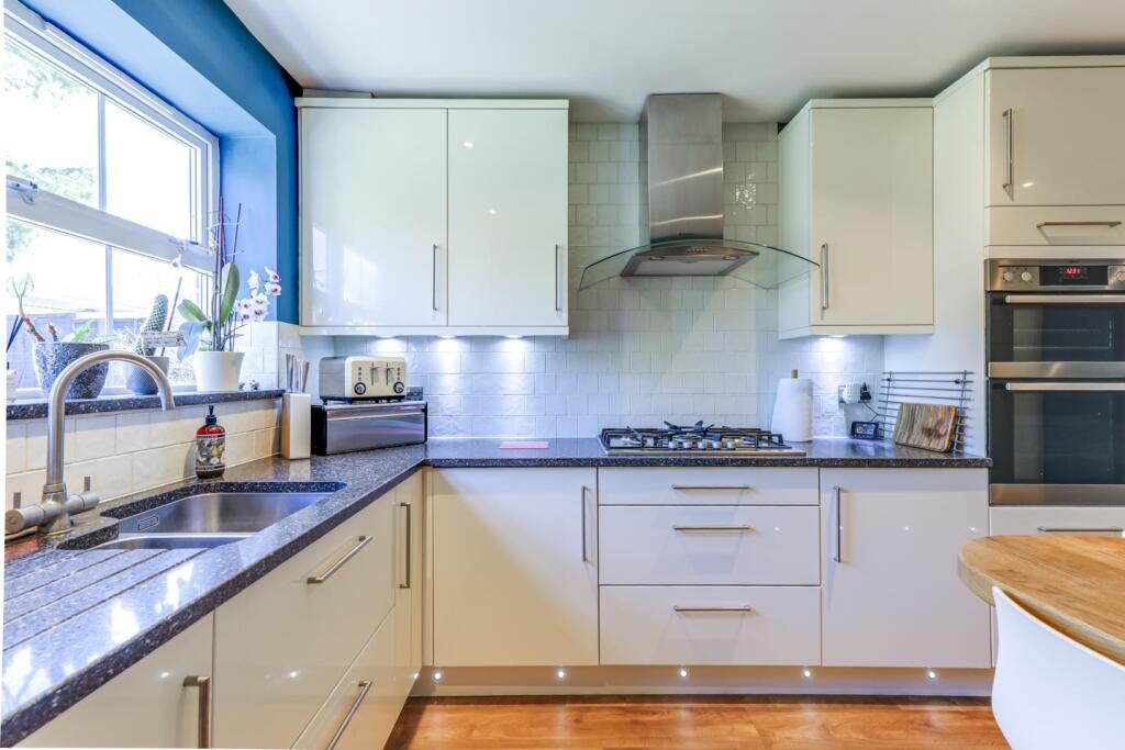 Fitted Kitchen/Breakfast Room