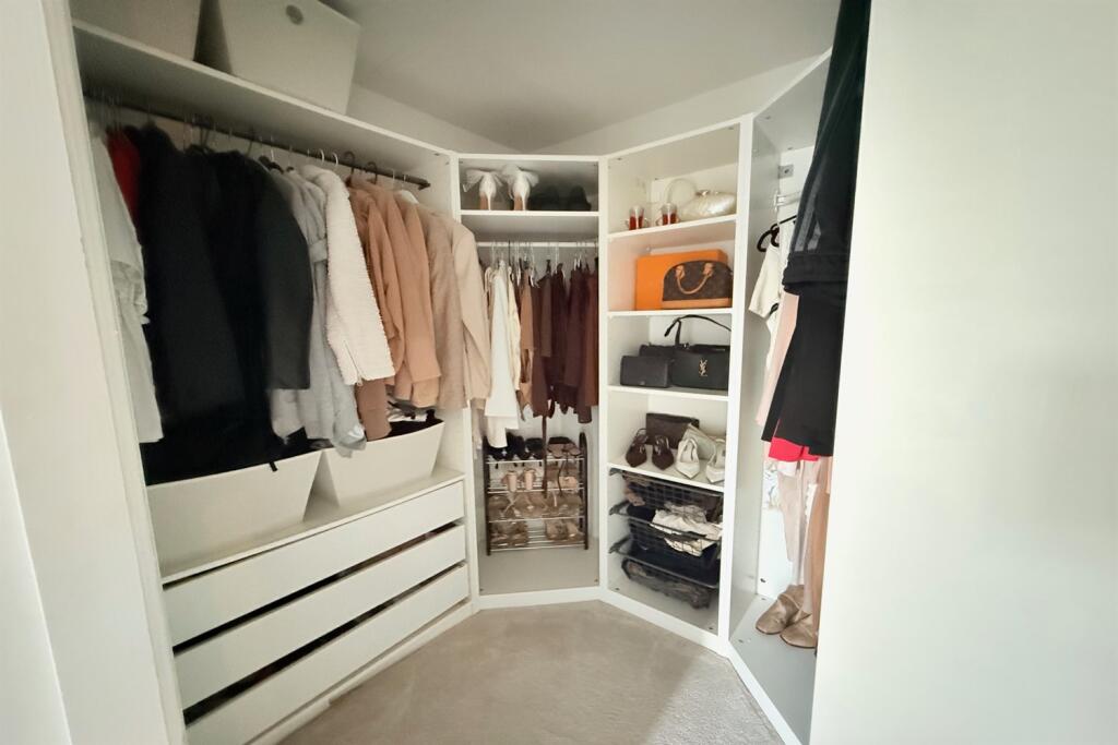 Walk-in Wardrobe