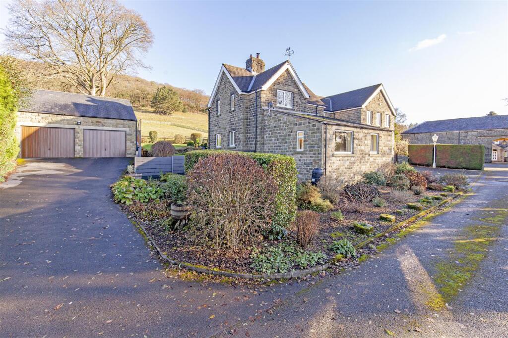 Front External-5.jpg