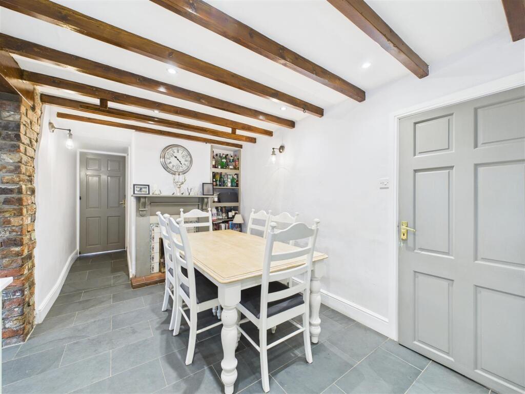 KITCHEN/ DINER