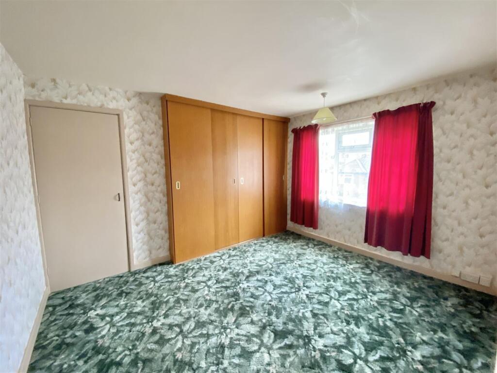 6 Sunfield Gardens-6.jpg