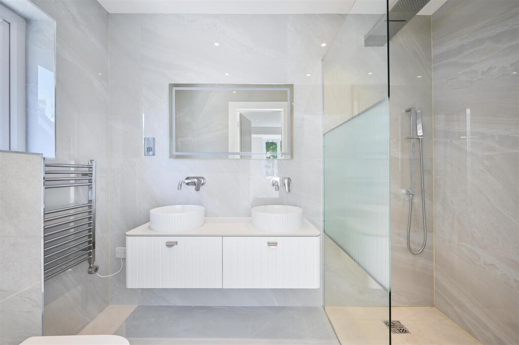 CLAREMONT GARDENS, 22- (8).jpg