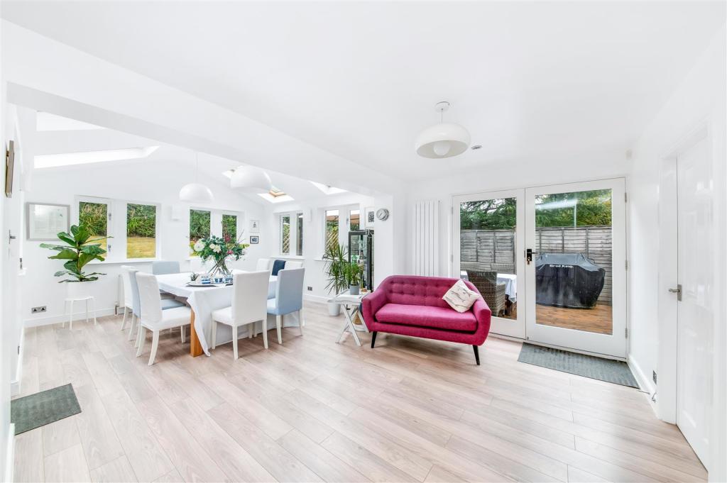 DINING/LIVING KITCHEN