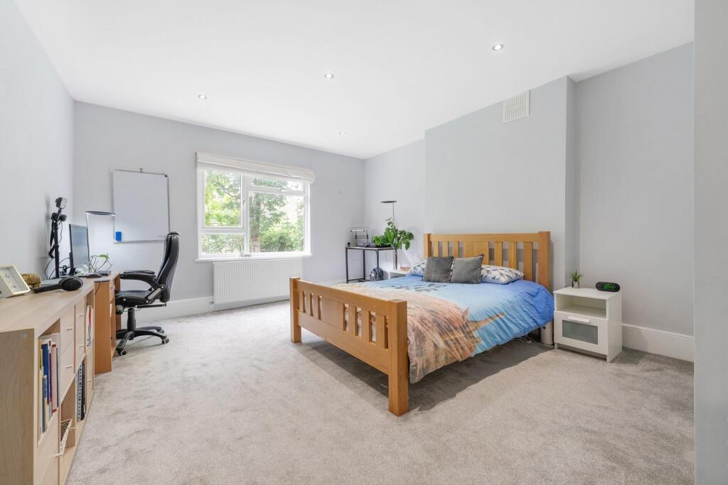 Bedroom 1.JPG