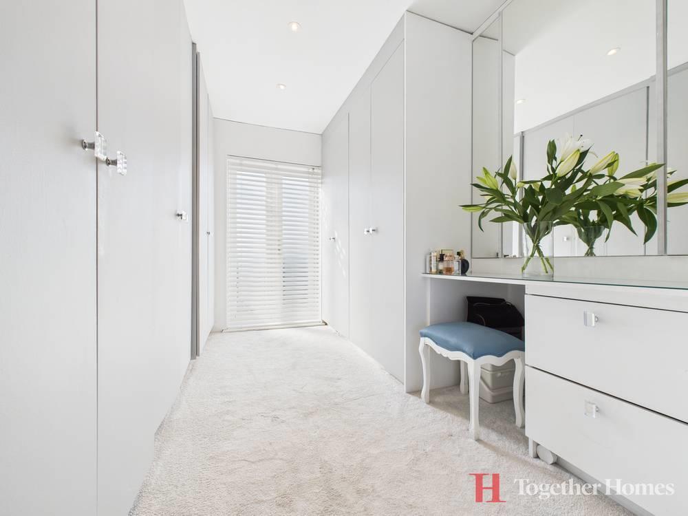DRESSING AREA