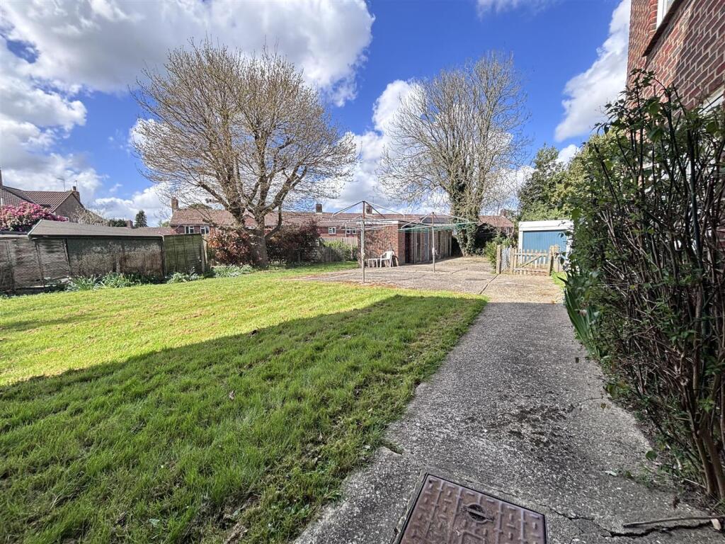 Swann Way comm gardens.jpeg
