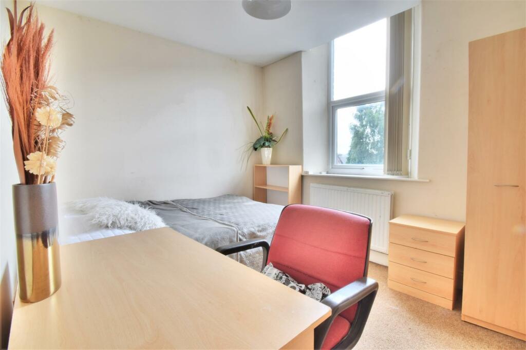Bedroom 5.jpg