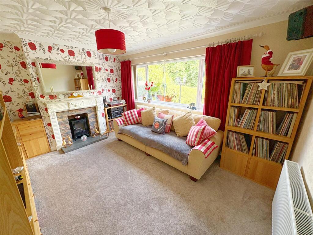 Reception to rear (2).jpg