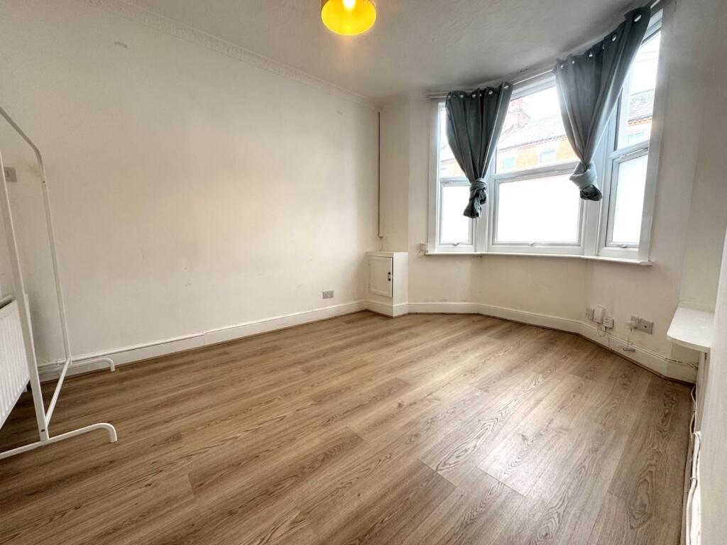 bed 2.jpg