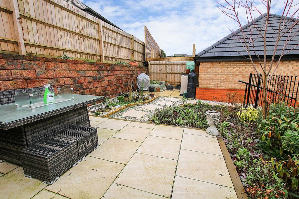 Ramfield Crescent Garden2_1.jpg