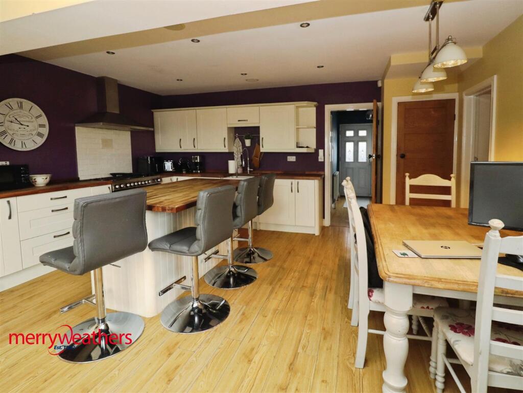 EXTENDED KITCHEN/DINER
