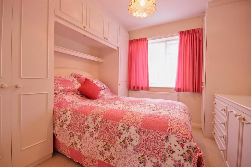 BEDROOM 2 (REAR)