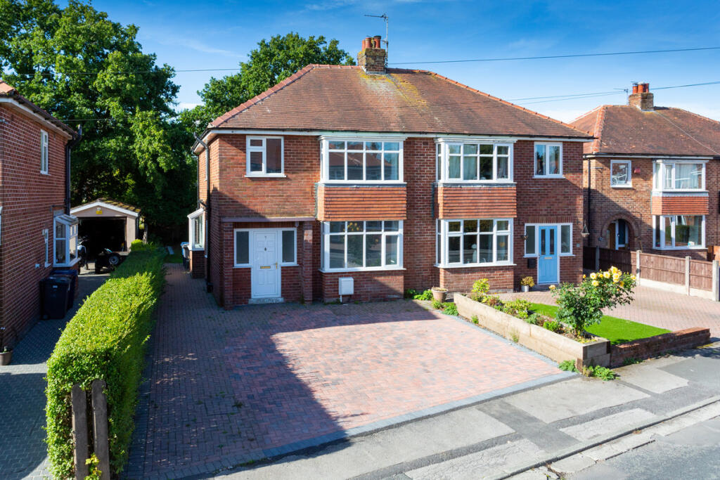 Front garden / driveway