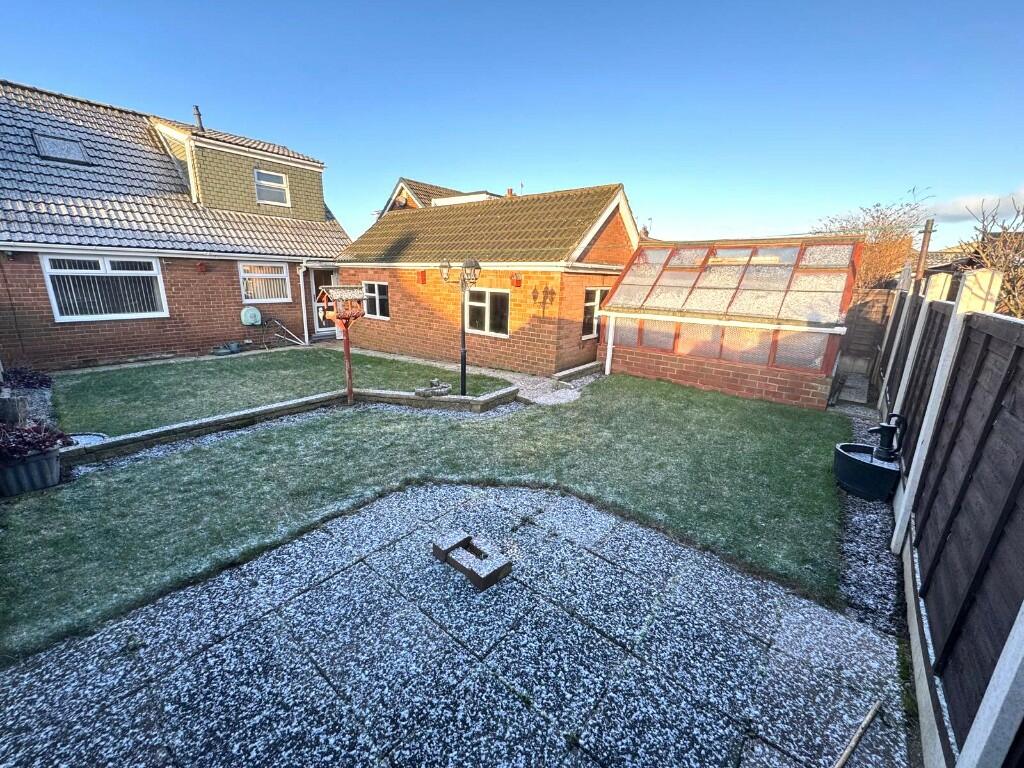 ENCLOSED REAR GARDEN