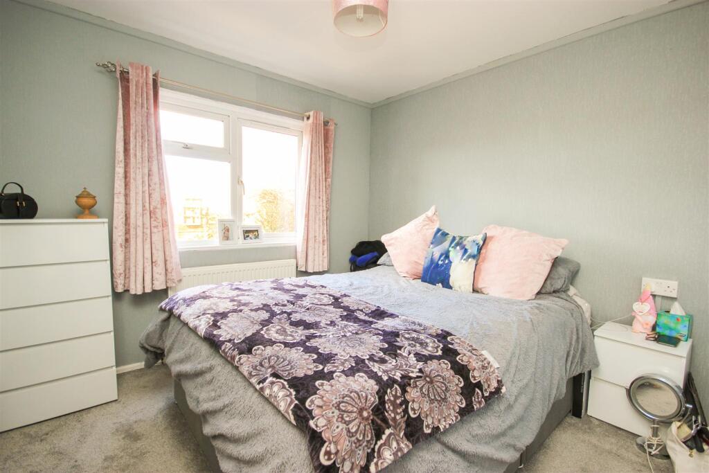bedroom 2..jpg