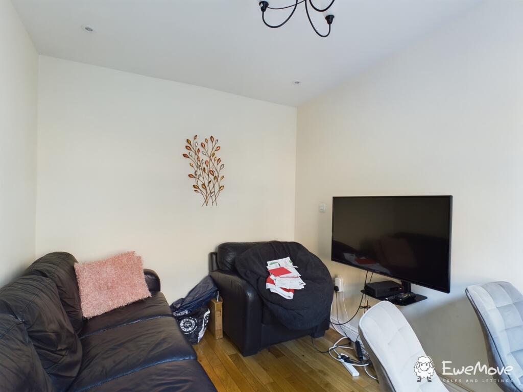 CAM02899G0-PR0044-STILL004