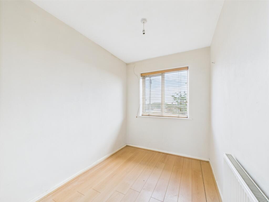 CAM02386G0-PR0129-STILL009