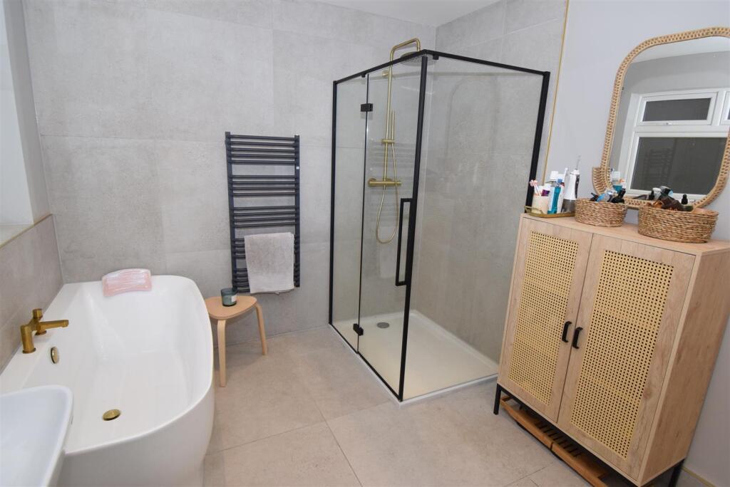 Bath/Shower Room