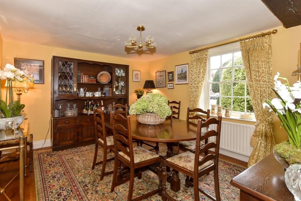 Sitting/ Dining Room