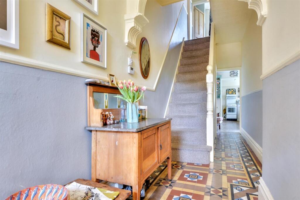 Entrance Hall_1.jpeg