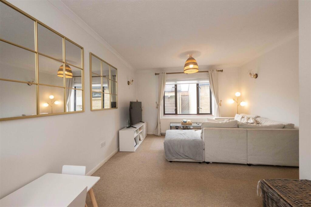 100925   21 Old Post Office Lane Corsham    004.jp