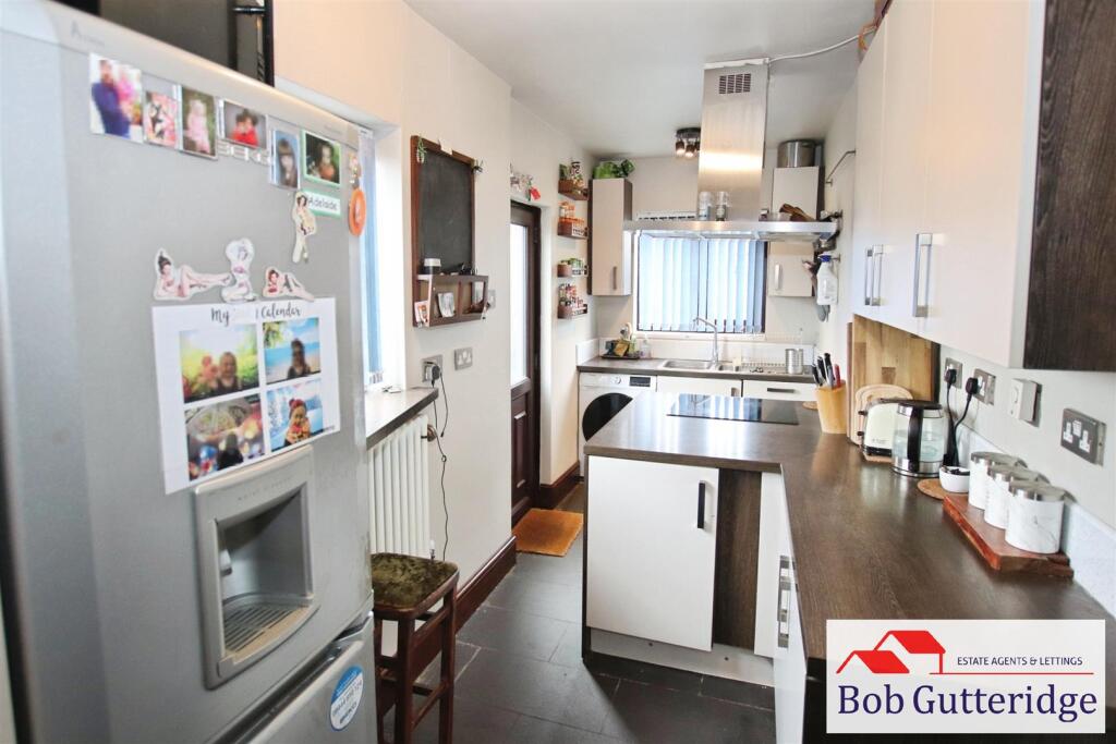 FITTED KITCHEN