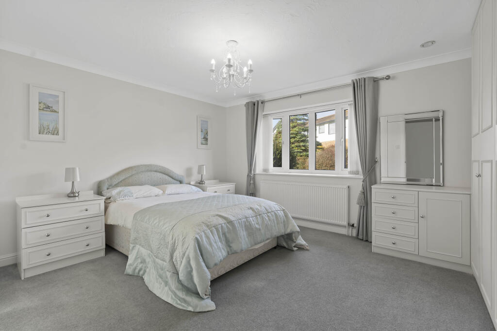 33 Mead Drive - Principal Bedroom.JPG