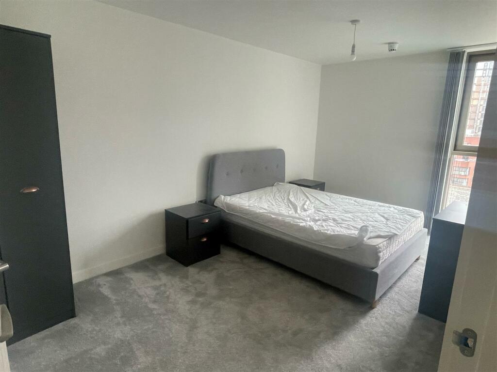 Bedroom 1.jpg