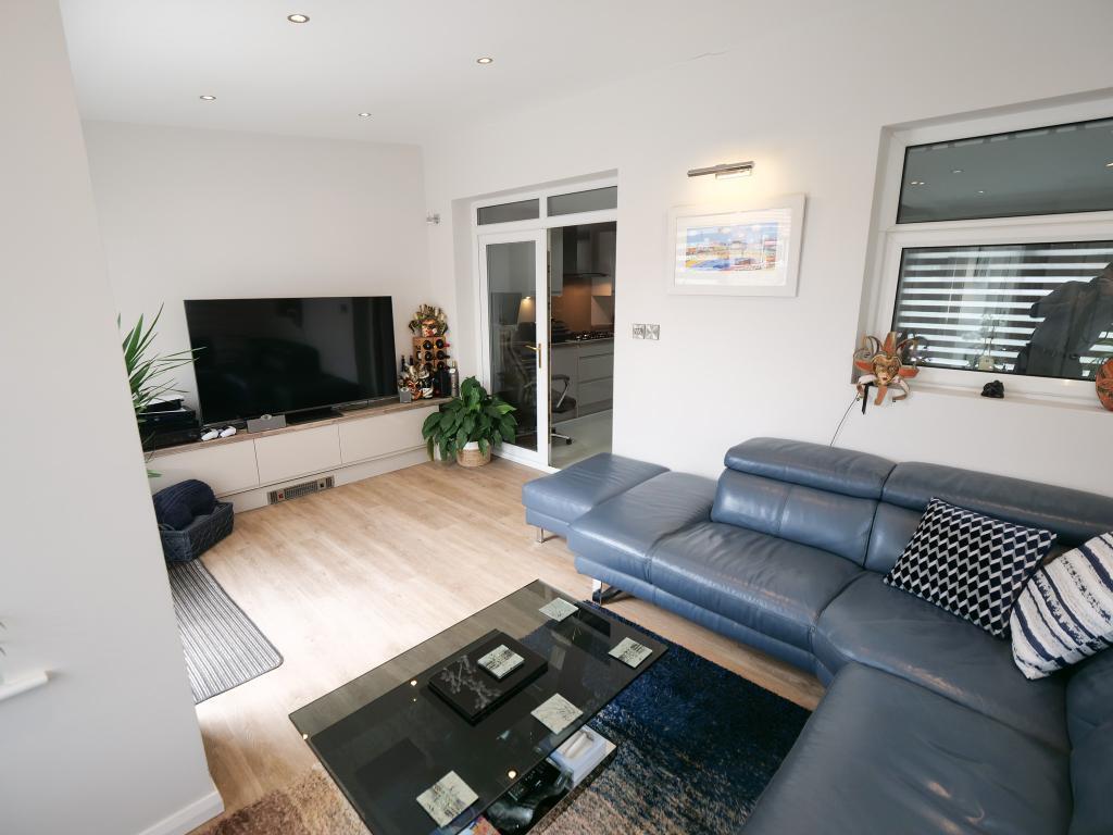 Sitting Room Duel Aspect