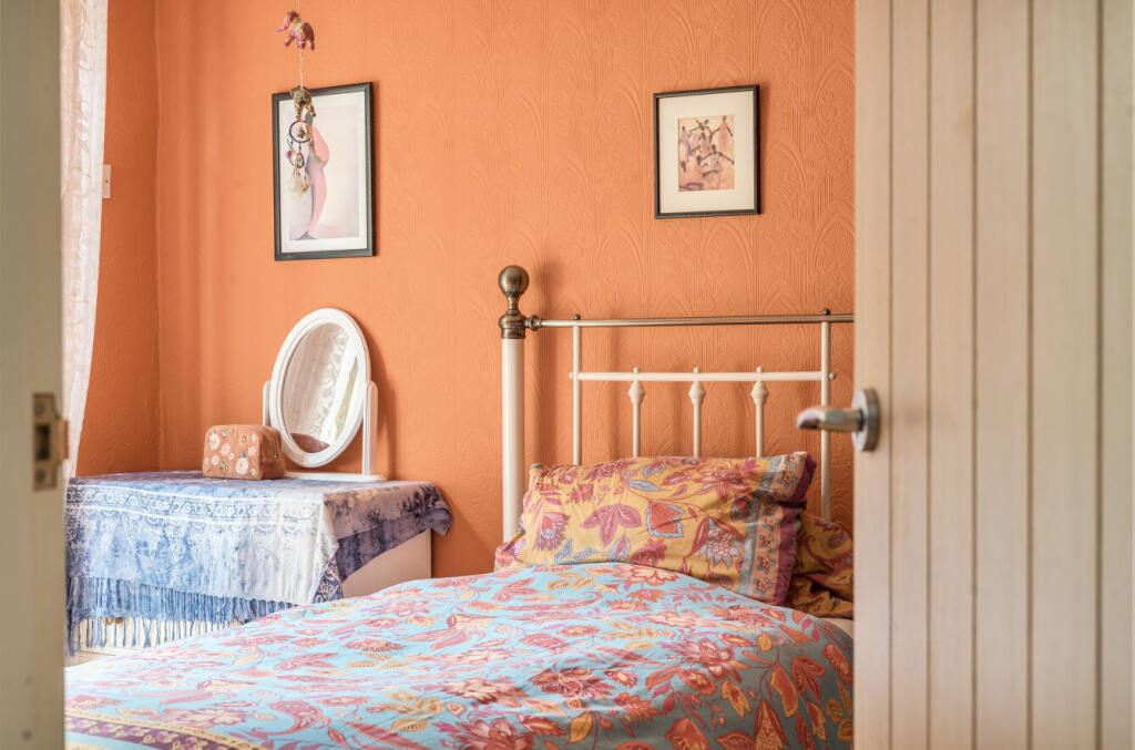 1297242-7-6839c12...